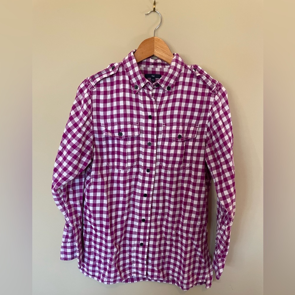 GAP Women’s button up flannel, magenta/purple checker, sz small